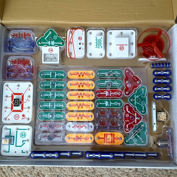 Snap Circuits Pro SC-500 Electronics Exploration Kit (Like New) - Picture 2 of 8